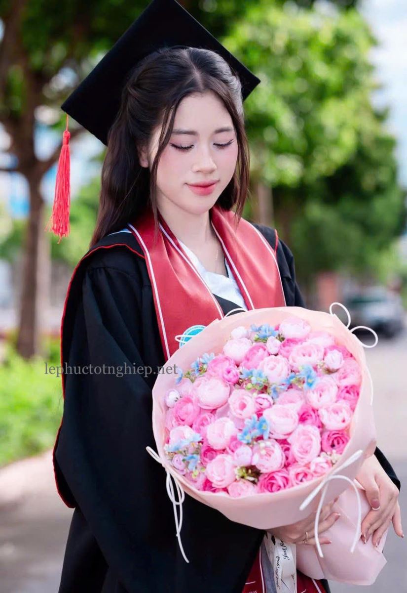 áo cử nhân quốc tế màu đen
